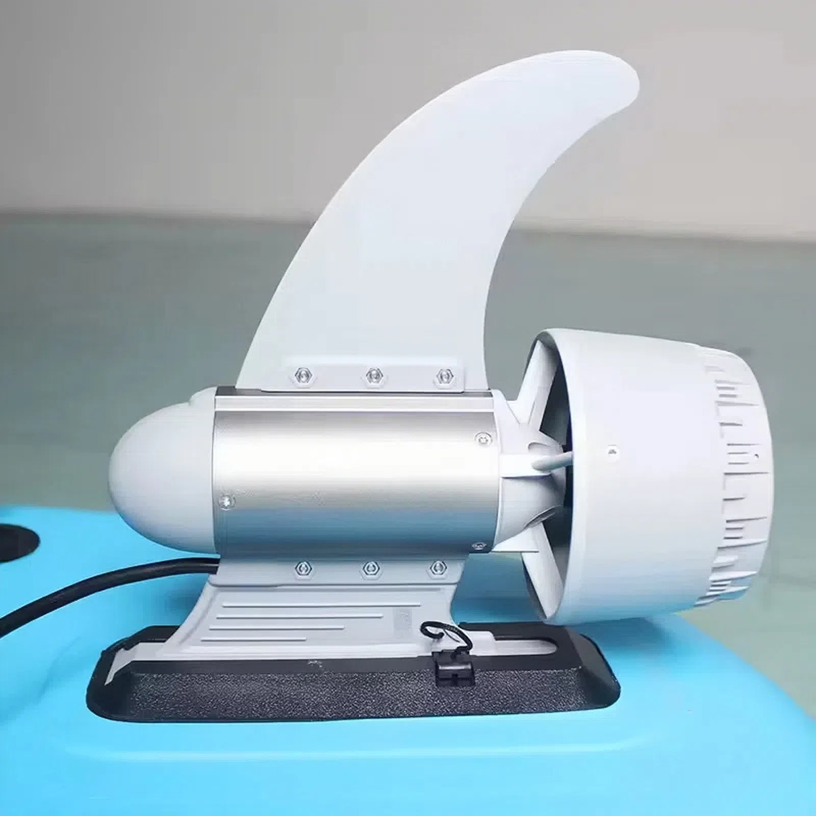 Y02 Elektrische Finne | 500 W Motor | Max. Schub 10 kg/22 lbs | Max. Ausdauer 180 Minuten (36 Ah) | Max. Ganggeschwindigkeit 8 km/h, Fernbedienung einstellbar 